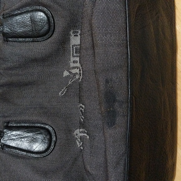 Coach tote bag featuring the brand's iconic horse and carriage logo - Picture 11 of 11